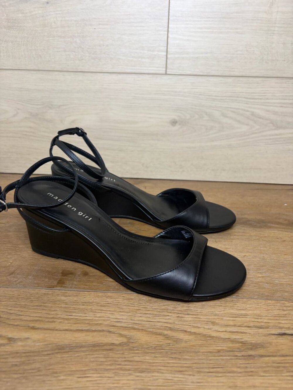 Madden Girl Laineyy Black Pari Dress Wedge Sandals Size 8